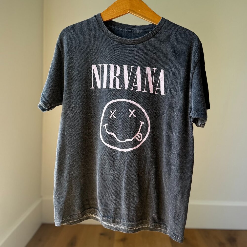 Youth Nirvana Smiley Oversized Tee • Large Unisex Grunge Skater Band Shirt